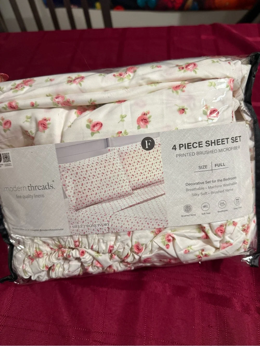 Modern Threads Full Sheet Set in yvory with Pink Rose Print 4 piece set